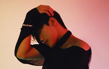 全网800W+热议的新人什么来头？千万大粉乐评人：“唱法很不周杰伦”！